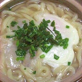 あったかい　卵と貝柱の鍋焼きうどん